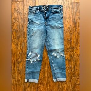 Express “Girlfriend” High rise distressed cropped jean, Sz: 4